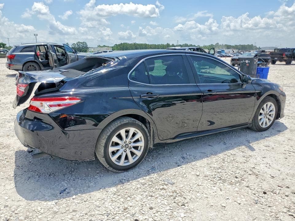 2018 TOYOTA CAMRY LE 3