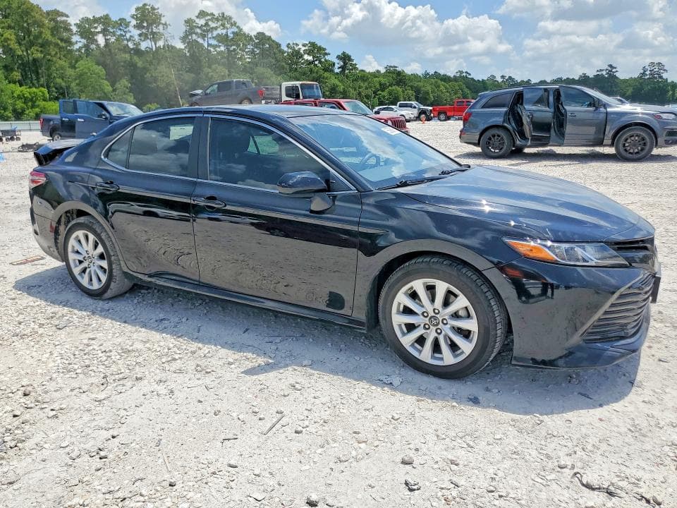 2018 TOYOTA CAMRY LE 4