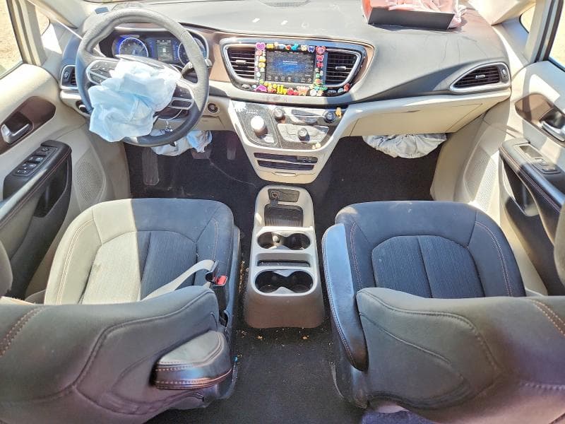 2019 CHRYSLER PACIFICA L 8
