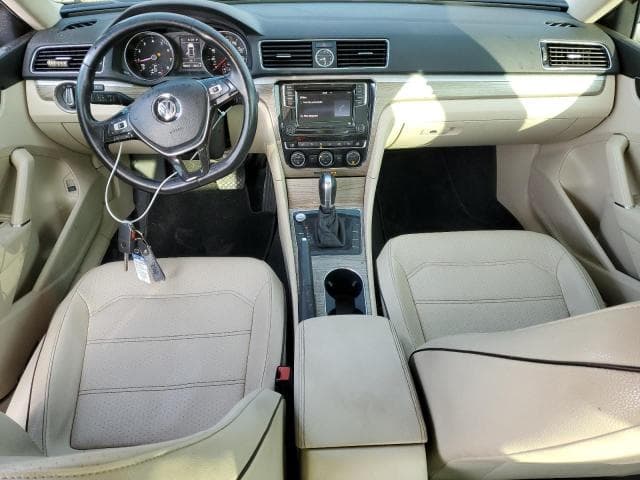 2017 VOLKSWAGEN PASSAT SE SE 8
