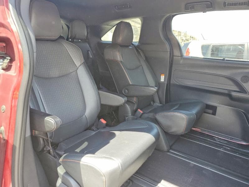 2022 TOYOTA SIENNA XSE XSE 11