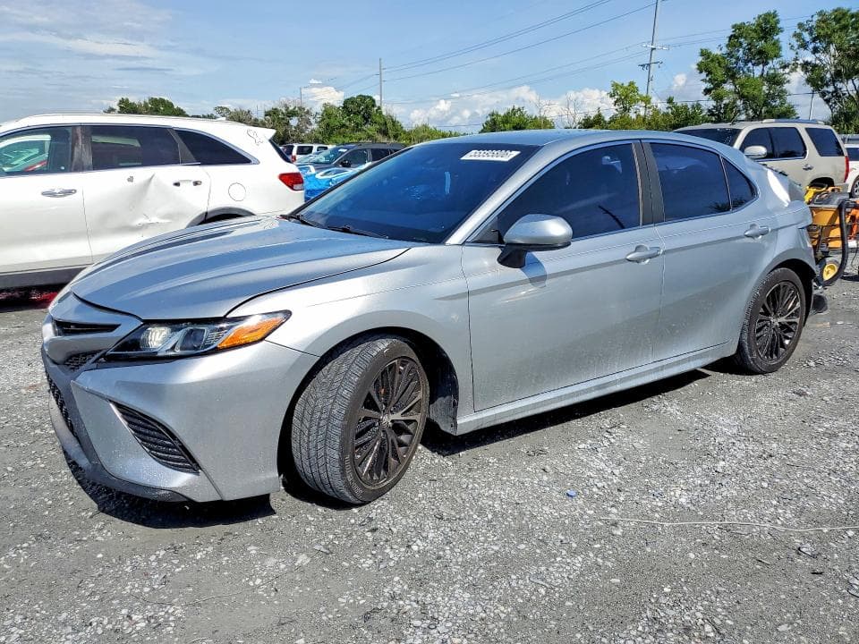 2018 TOYOTA CAMRY SE - 1