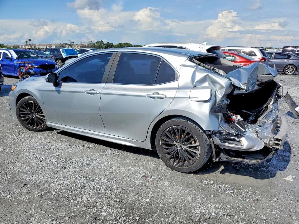 2018 TOYOTA CAMRY SE 2