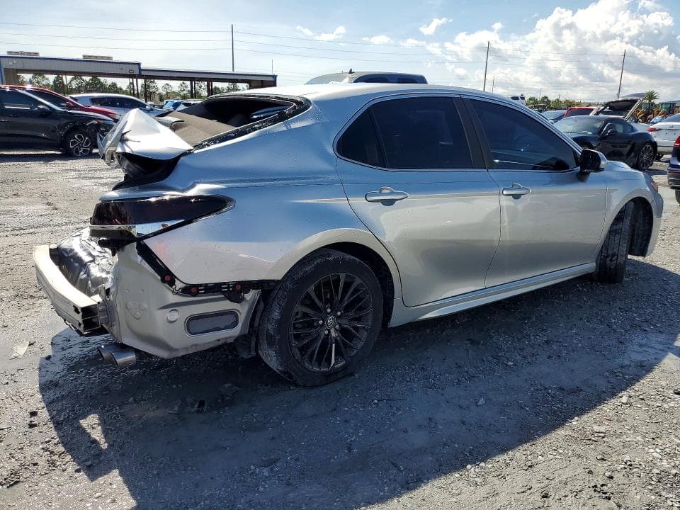 2018 TOYOTA CAMRY SE 3