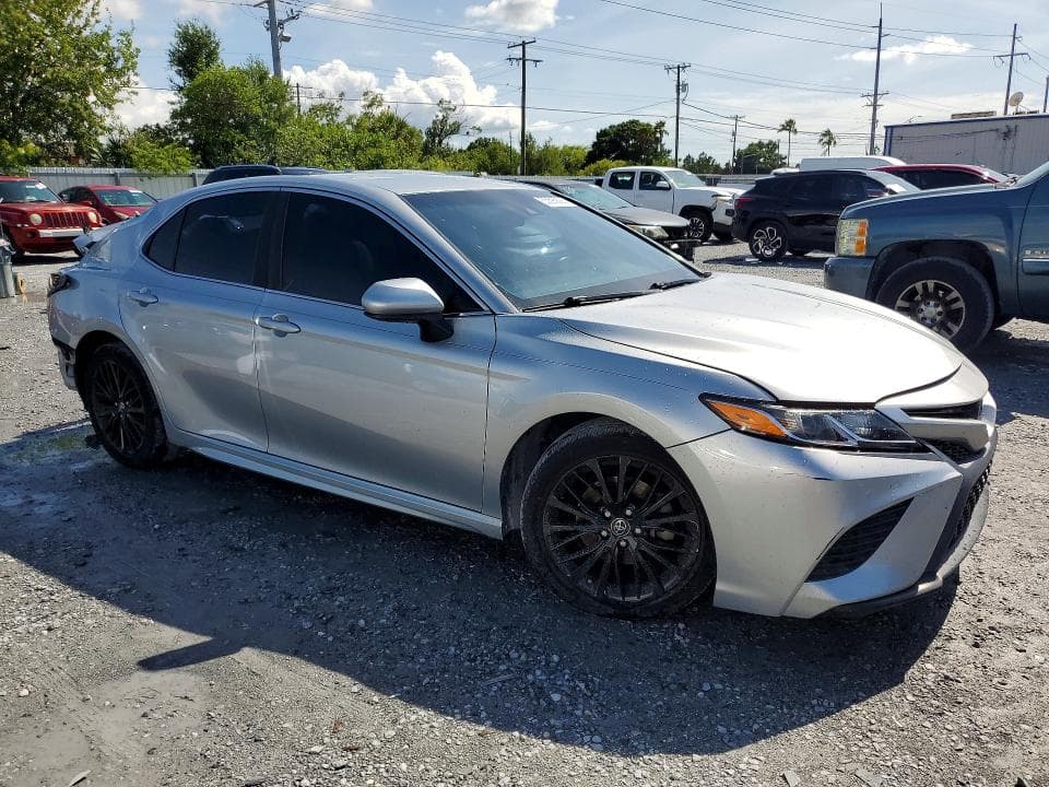 2018 TOYOTA CAMRY SE 4