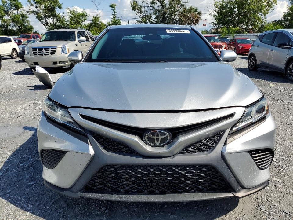 2018 TOYOTA CAMRY SE 5