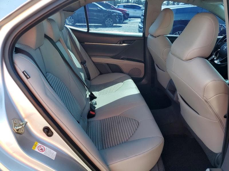 2018 TOYOTA CAMRY SE 10