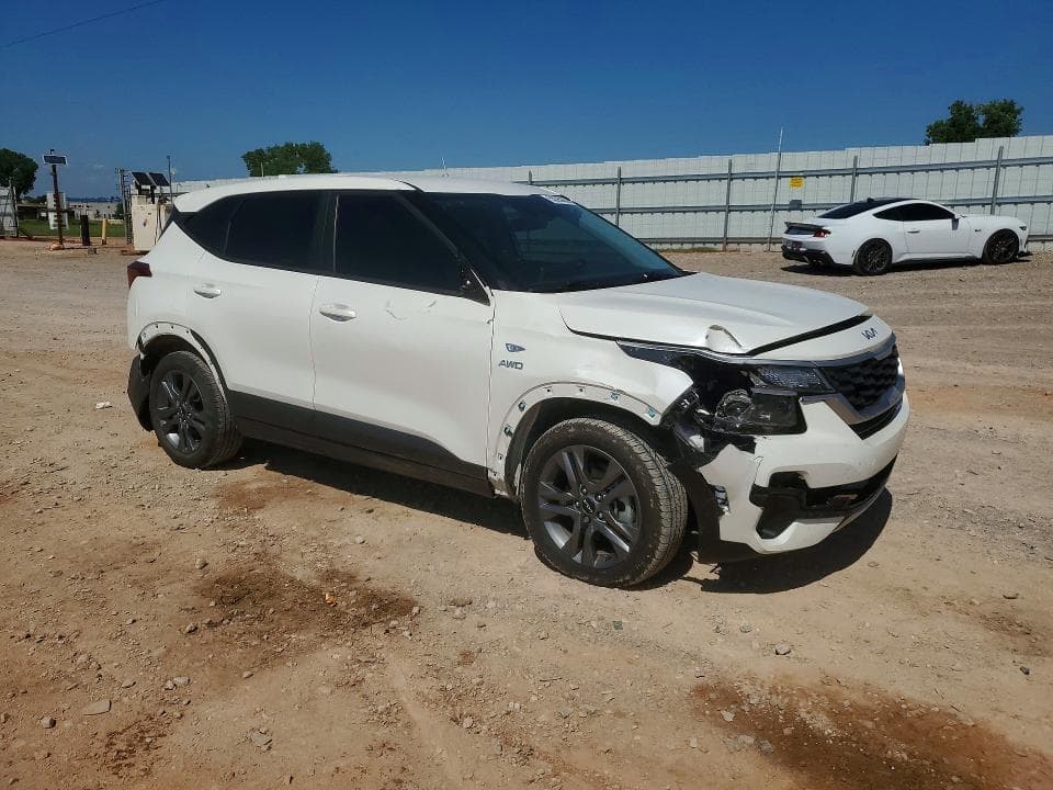2022 KIA SELTOS LX 4