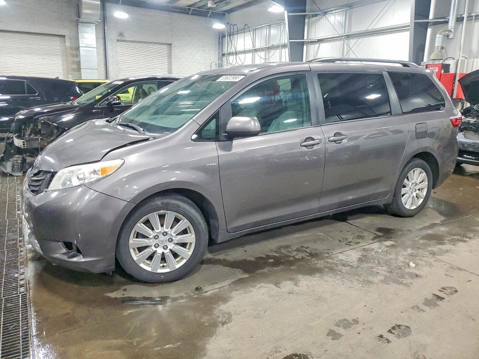 2017 TOYOTA SIENNA LE - 1