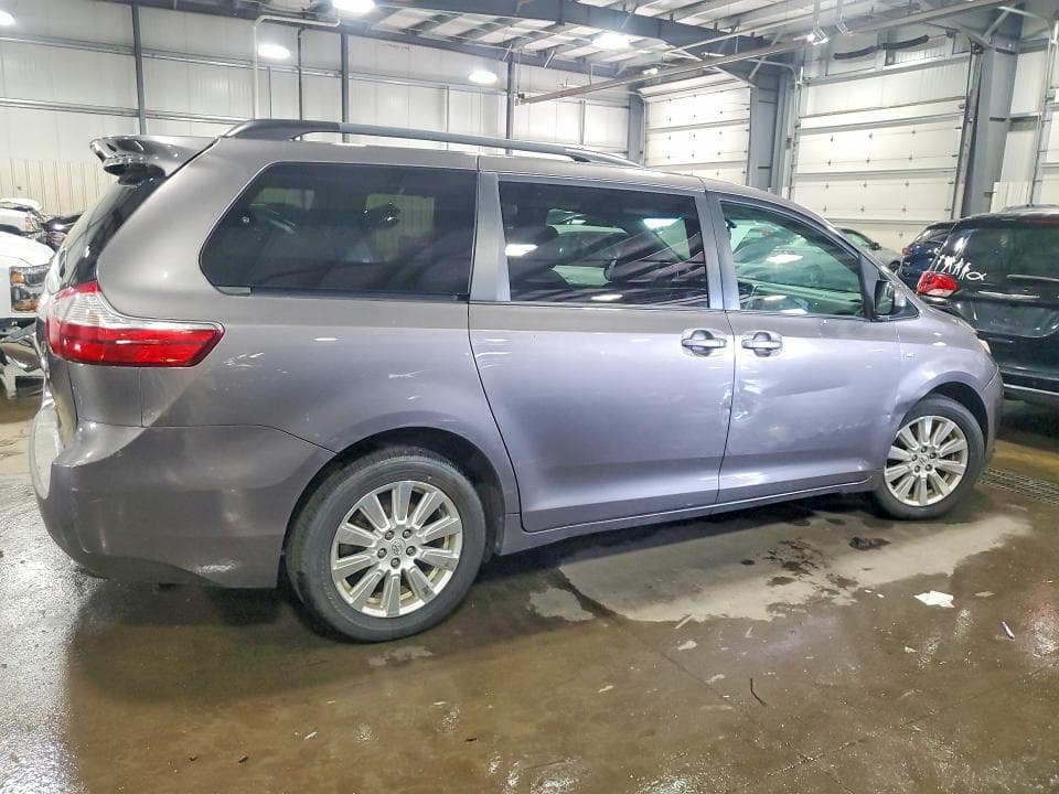 2017 TOYOTA SIENNA LE 3