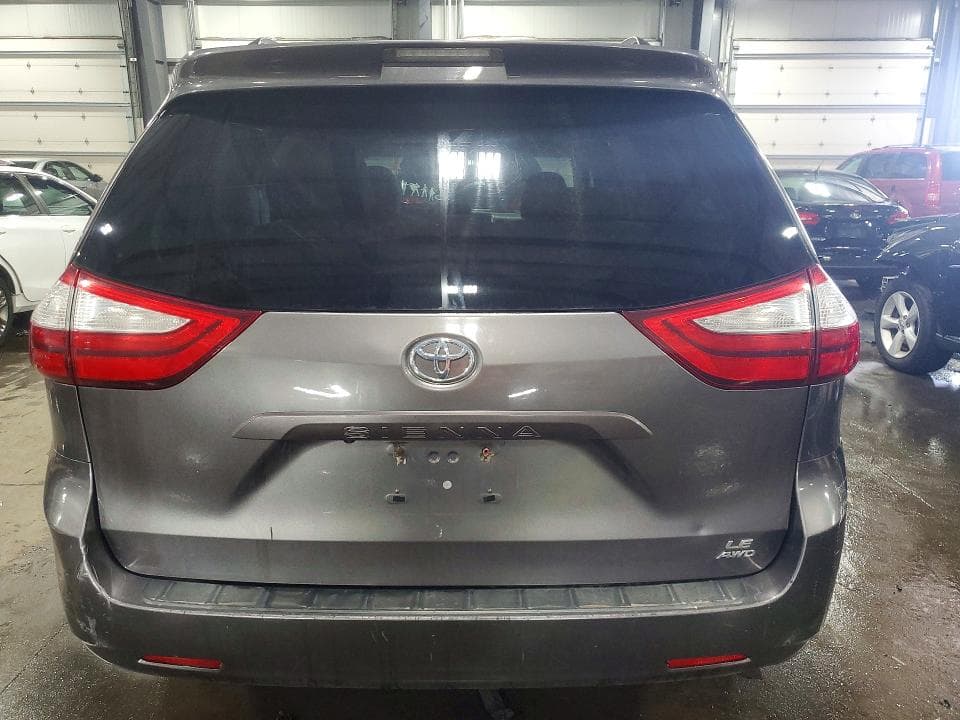 2017 TOYOTA SIENNA LE 6