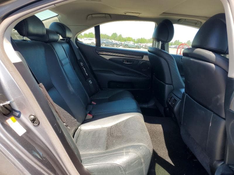 2017 LEXUS LS 460 11