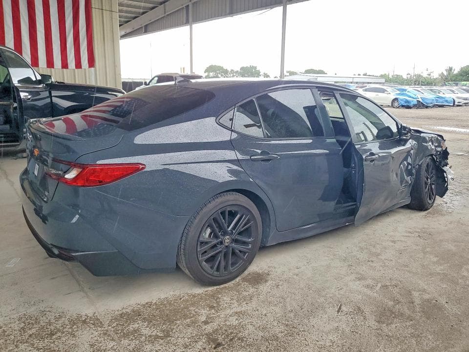 2025 TOYOTA CAMRY SE 3