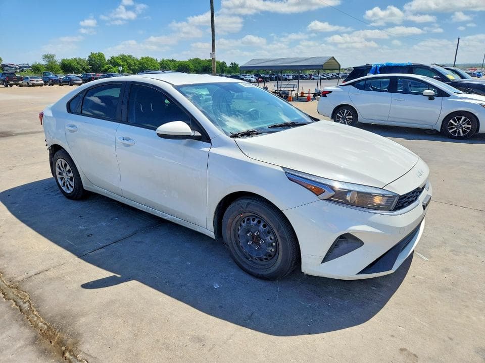2023 KIA FORTE FE 4