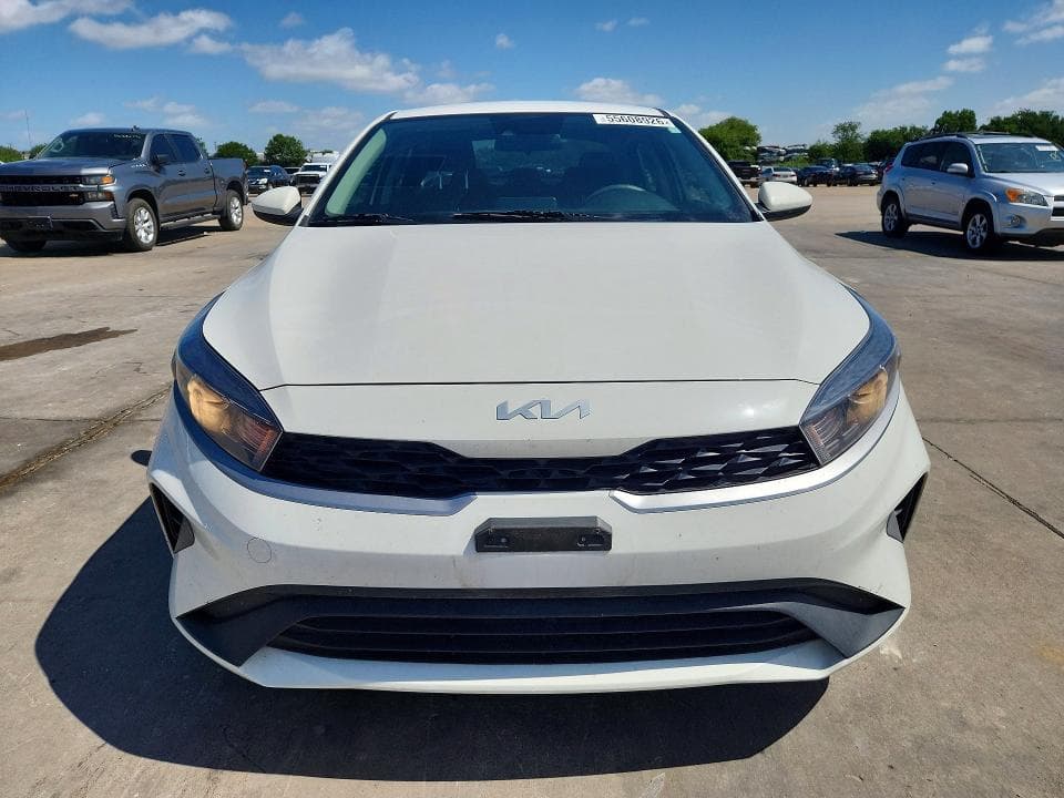 2023 KIA FORTE FE 5