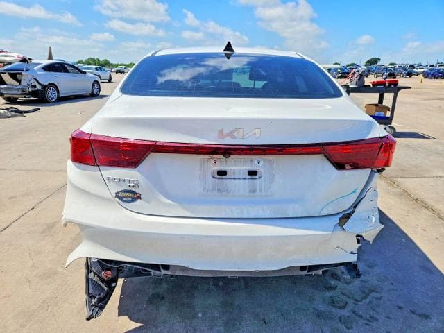 2023 KIA FORTE FE 6