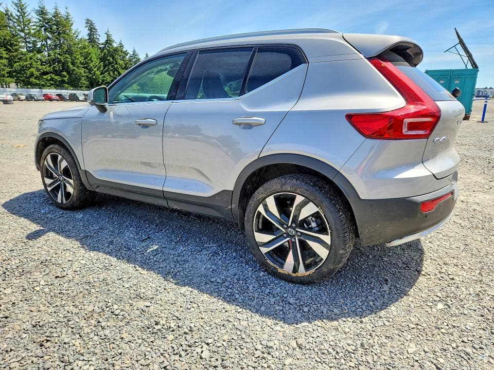2025 VOLVO XC40 ULTRA 2