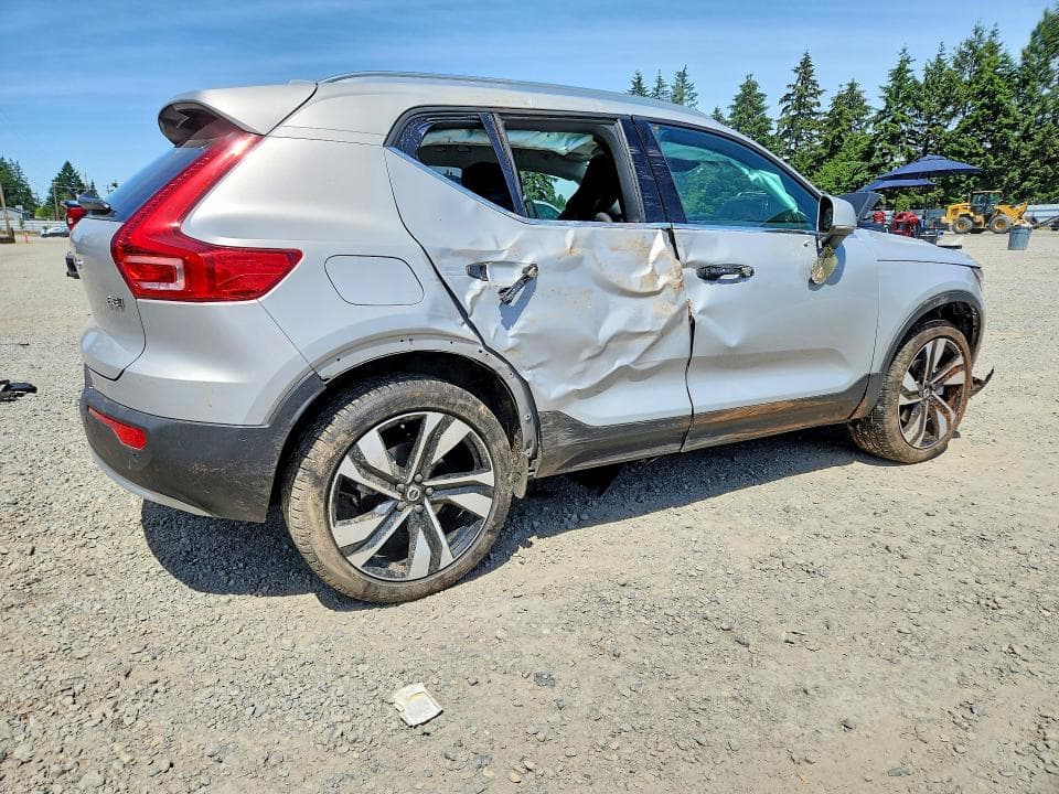 2025 VOLVO XC40 ULTRA 3