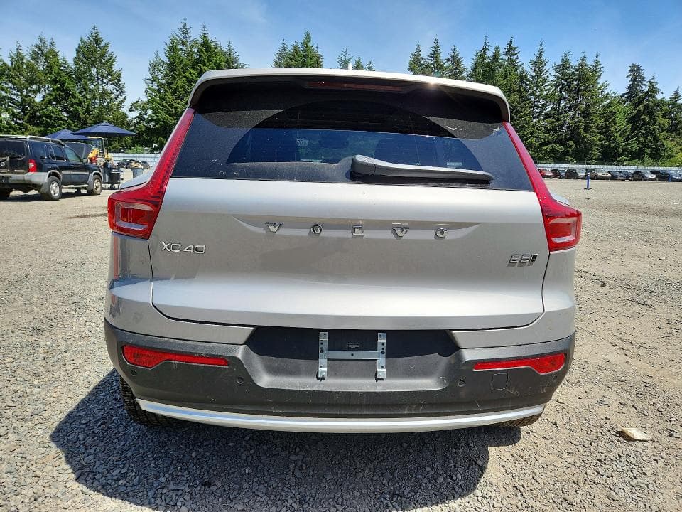 2025 VOLVO XC40 ULTRA 6