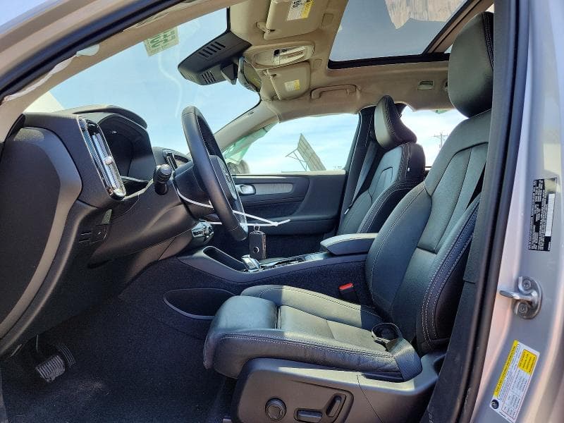 2025 VOLVO XC40 ULTRA 7