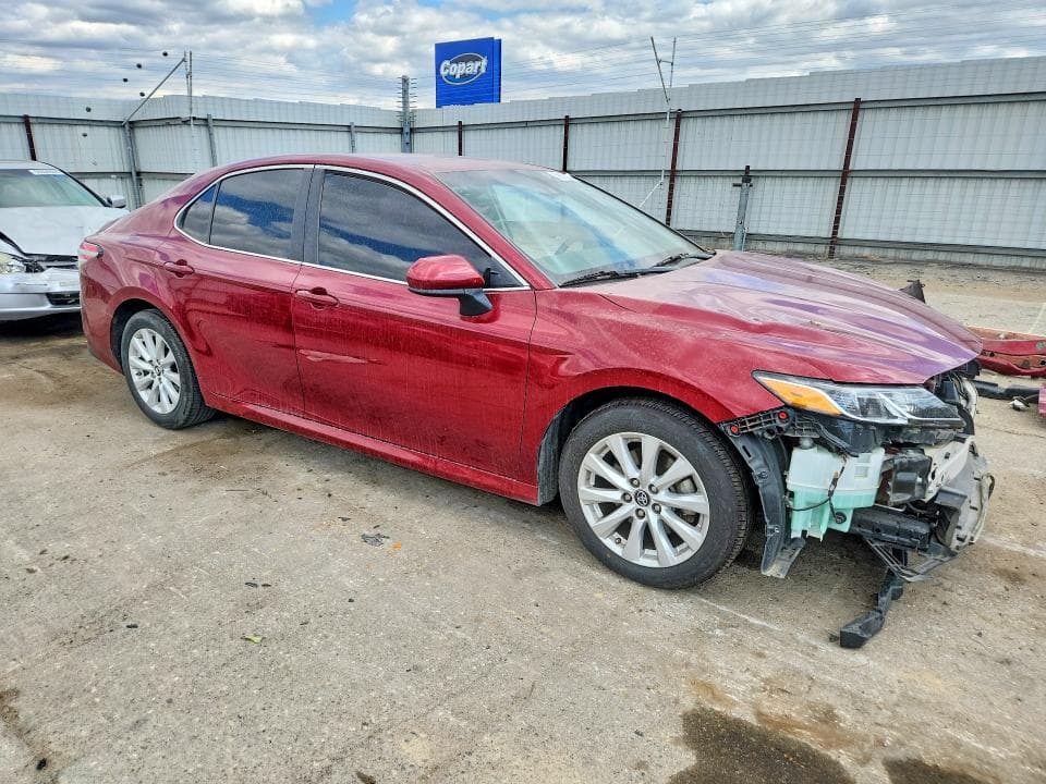 2019 TOYOTA CAMRY LE 4