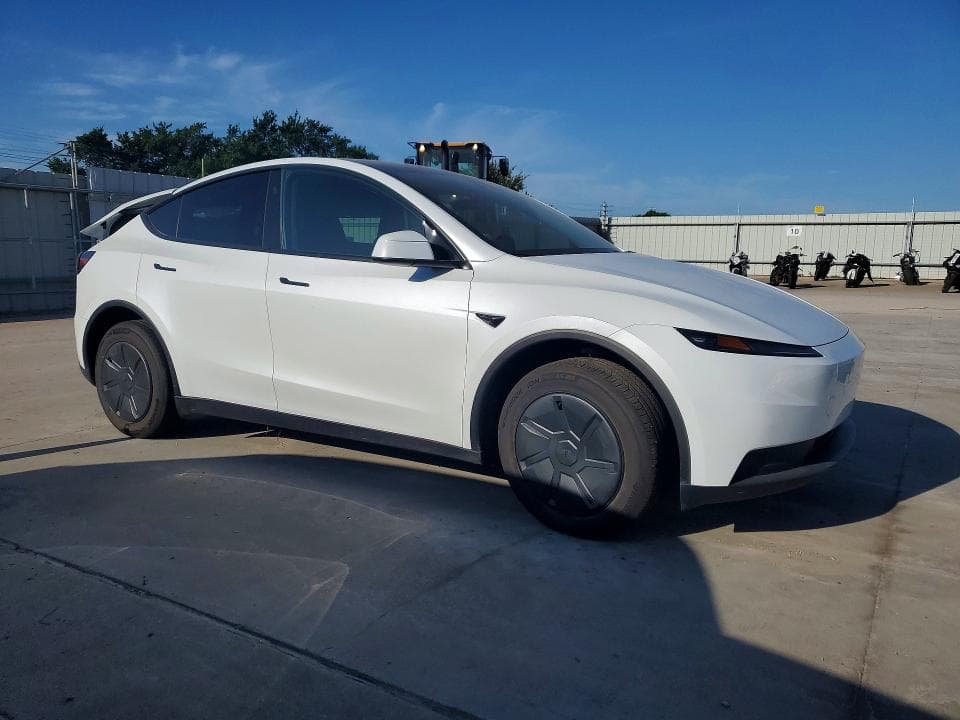 2026 TESLA MODEL Y 4