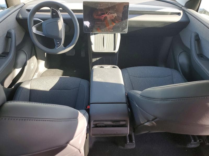 2026 TESLA MODEL Y 8