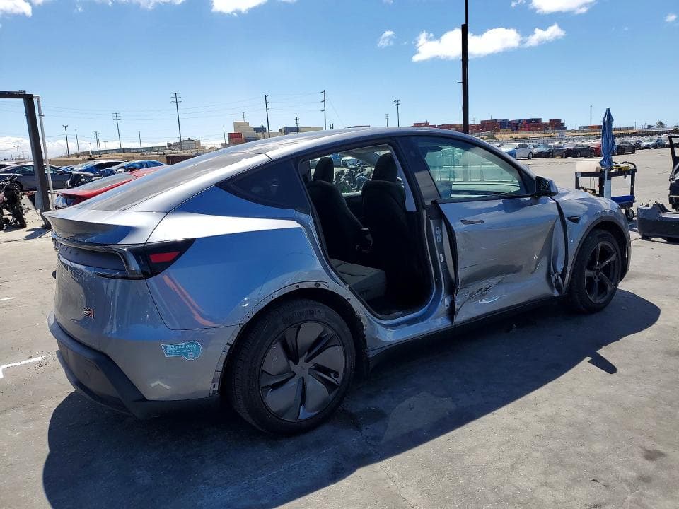 2026 TESLA MODEL Y 3