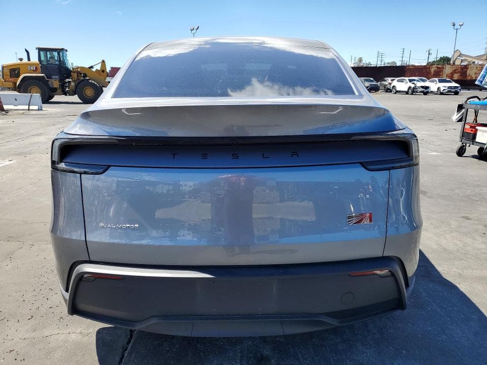 2026 TESLA MODEL Y 6