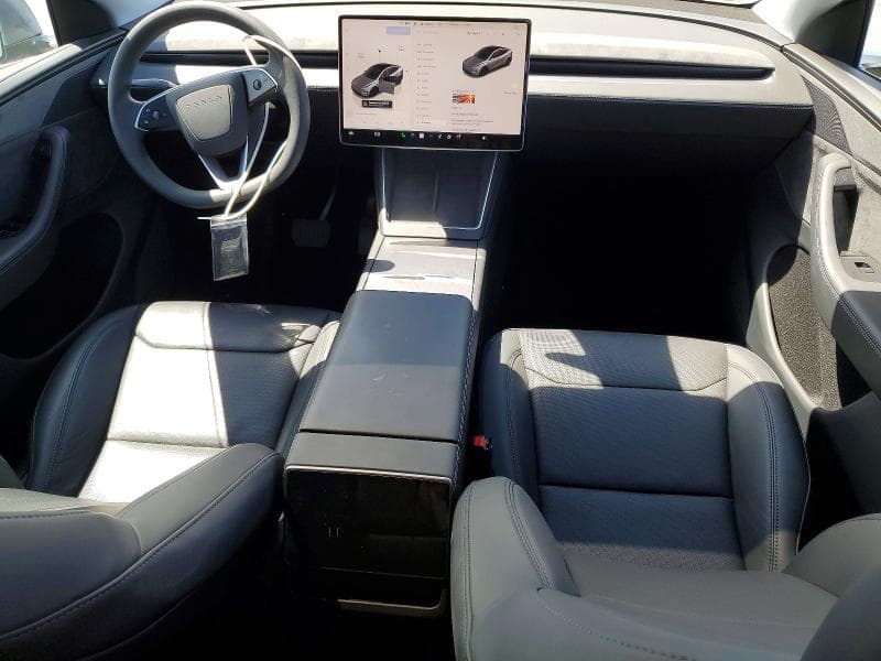 2026 TESLA MODEL Y 8