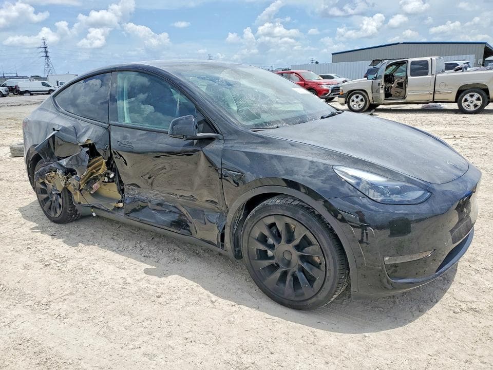 2023 TESLA MODEL Y 4