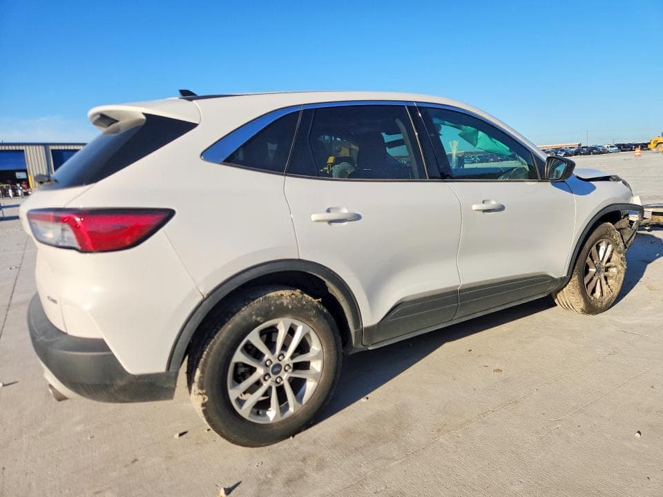 2022 FORD ESCAPE SE 3