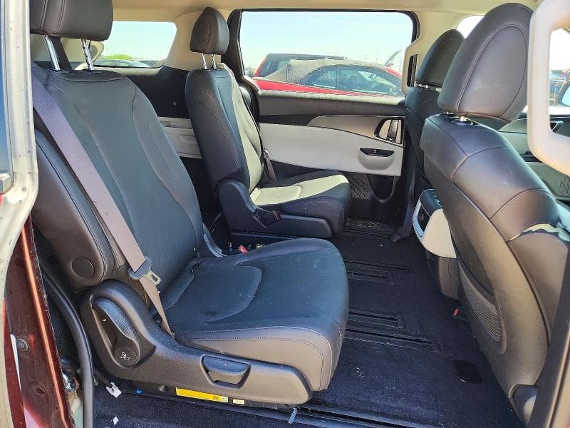 2024 KIA CARNIVAL LX LX 11
