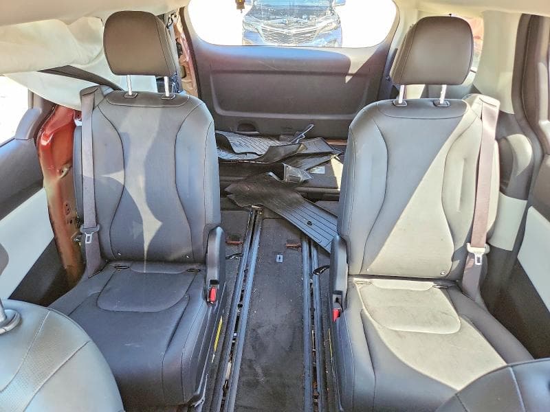 2024 KIA CARNIVAL LX LX 10