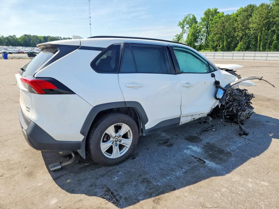 2021 TOYOTA RAV4 XLE 3