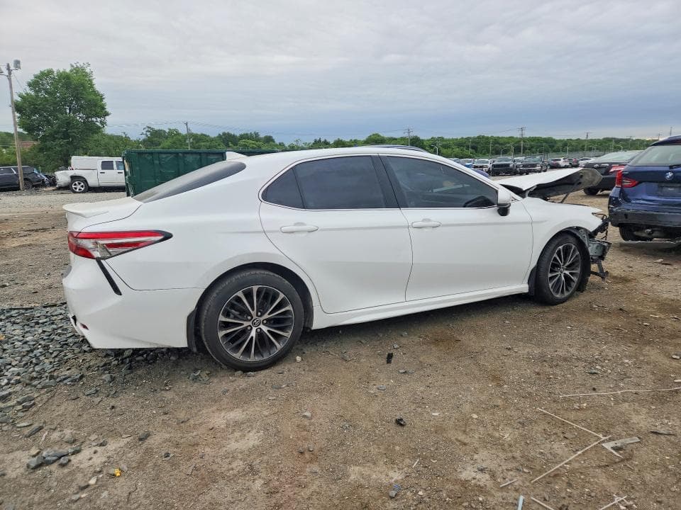 2019 TOYOTA CAMRY SE SE 3