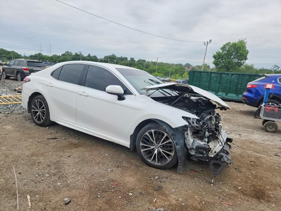 2019 TOYOTA CAMRY SE SE 4