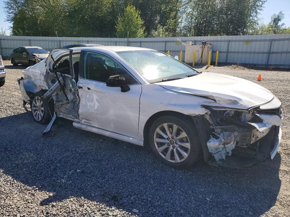 2019 TOYOTA CAMRY LE 4