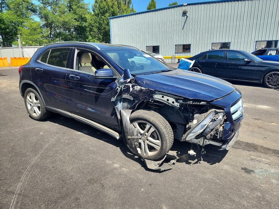 2017 MERCEDES-BENZ GLA 250 4