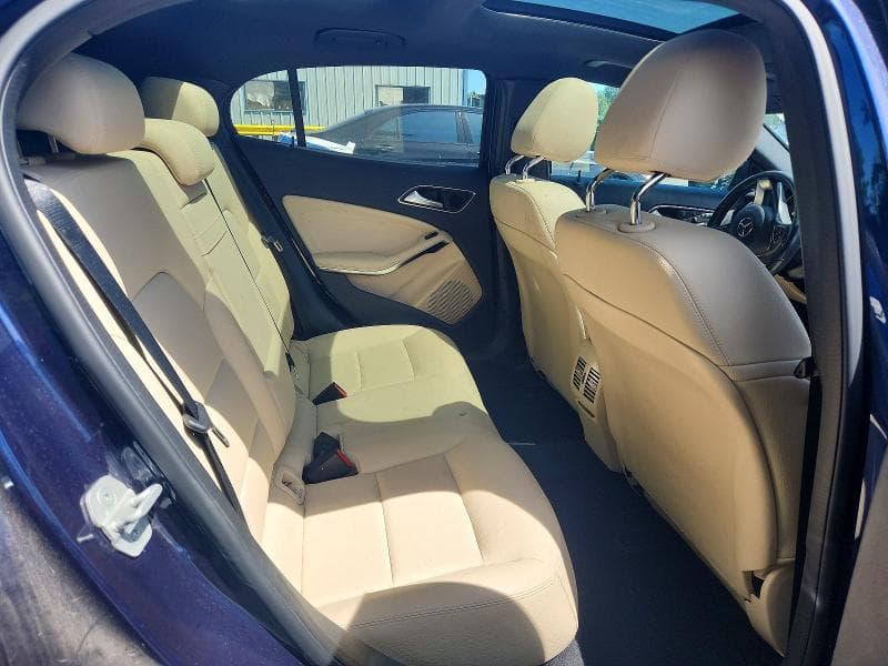2017 MERCEDES-BENZ GLA 250 10