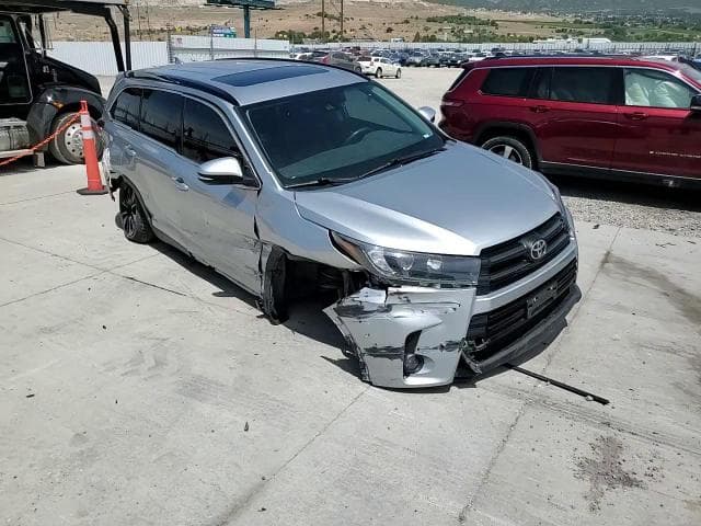 2019 TOYOTA HIGHLANDER SE SE 14