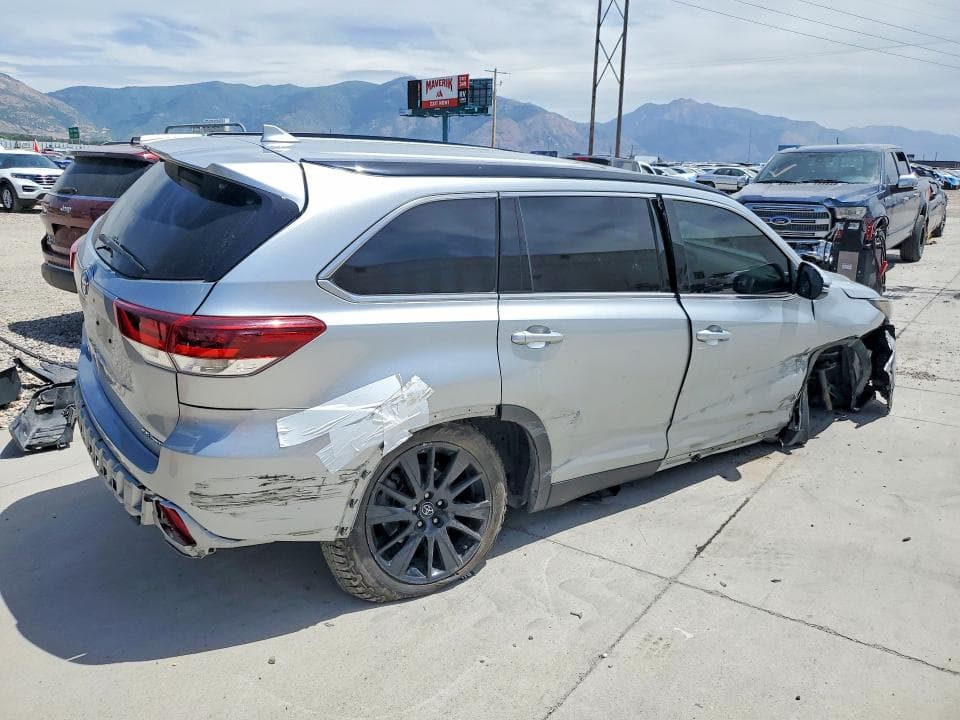 2019 TOYOTA HIGHLANDER SE SE 3