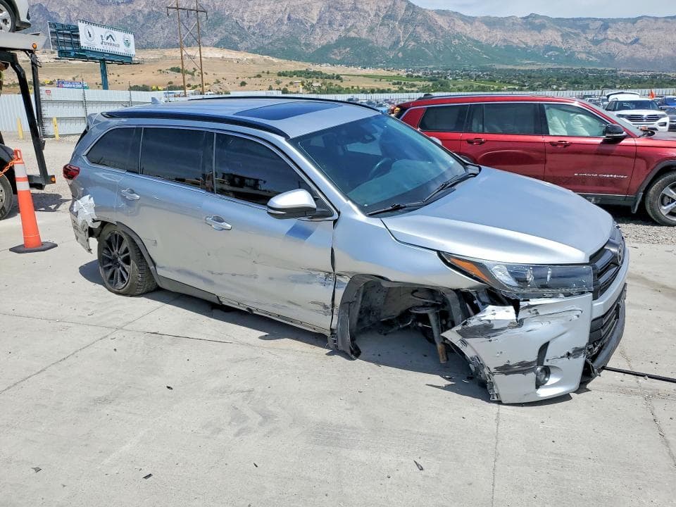 2019 TOYOTA HIGHLANDER SE SE 4