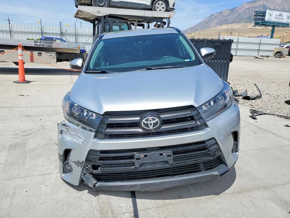2019 TOYOTA HIGHLANDER SE SE 5