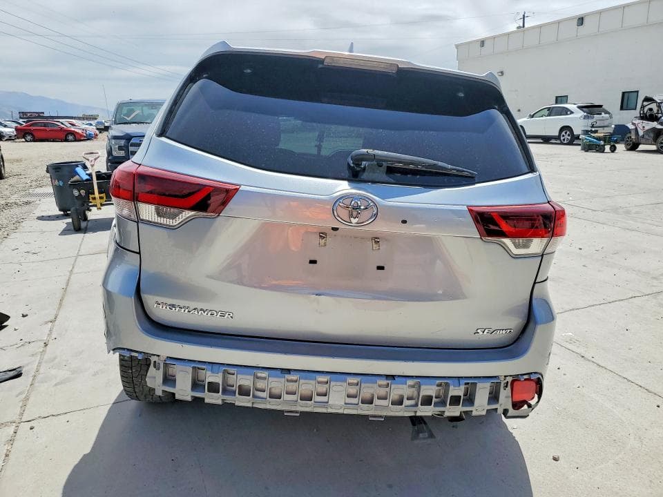 2019 TOYOTA HIGHLANDER SE SE 6