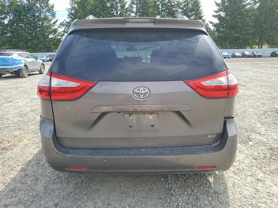 2018 TOYOTA SIENNA XLE 8-PASSENGER 6