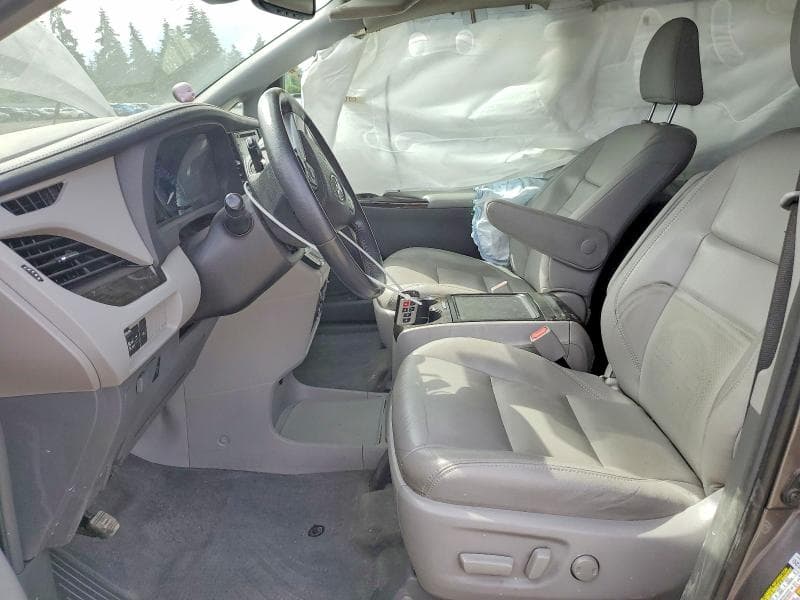 2018 TOYOTA SIENNA XLE 8-PASSENGER 7
