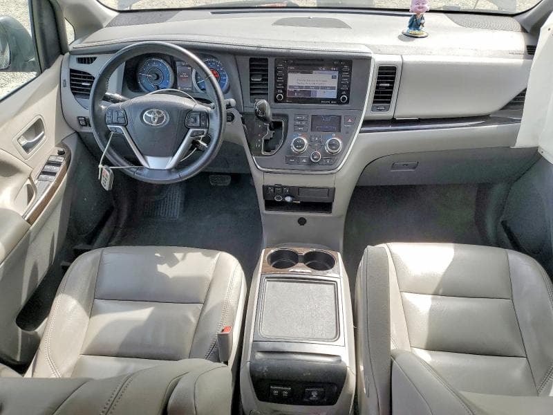 2018 TOYOTA SIENNA XLE 8-PASSENGER 8