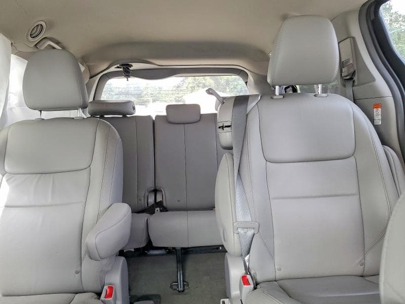 2018 TOYOTA SIENNA XLE 8-PASSENGER 10