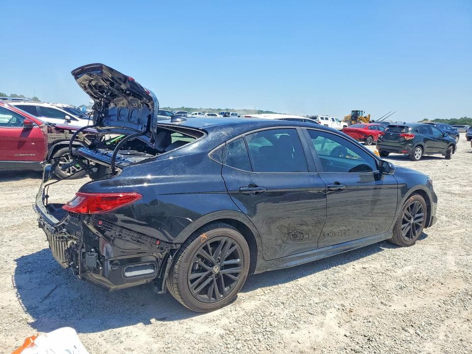 2025 TOYOTA CAMRY SE 3
